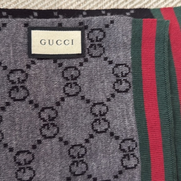 gucci scarf - Picture 7 of 7